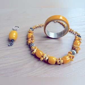 Vintage Yellow Beaded Jewelry Set with yellow stones, bracelet necklace charm